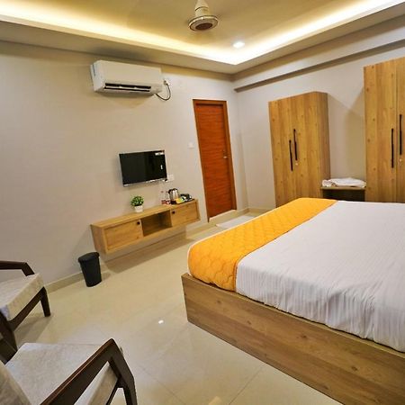 Hotel Ceasta, Beside Us Consulate Hyderabad, Gachibowli Gundipet Exteriör bild