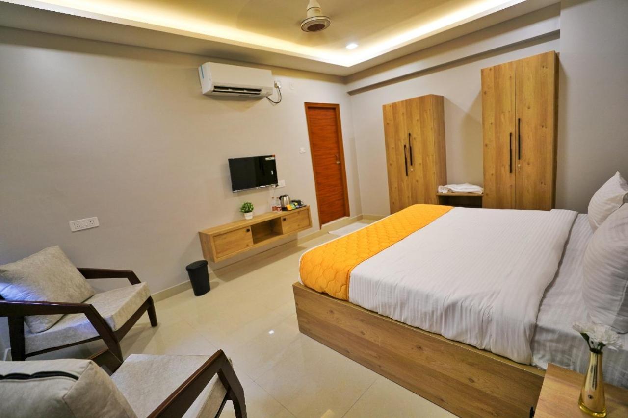 Hotel Ceasta, Beside Us Consulate Hyderabad, Gachibowli Gundipet Exteriör bild