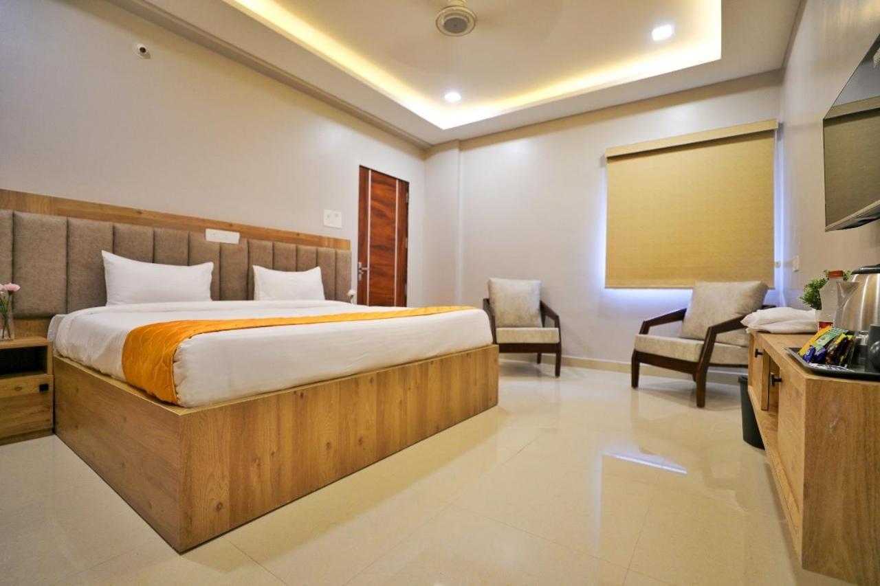 Hotel Ceasta, Beside Us Consulate Hyderabad, Gachibowli Gundipet Exteriör bild