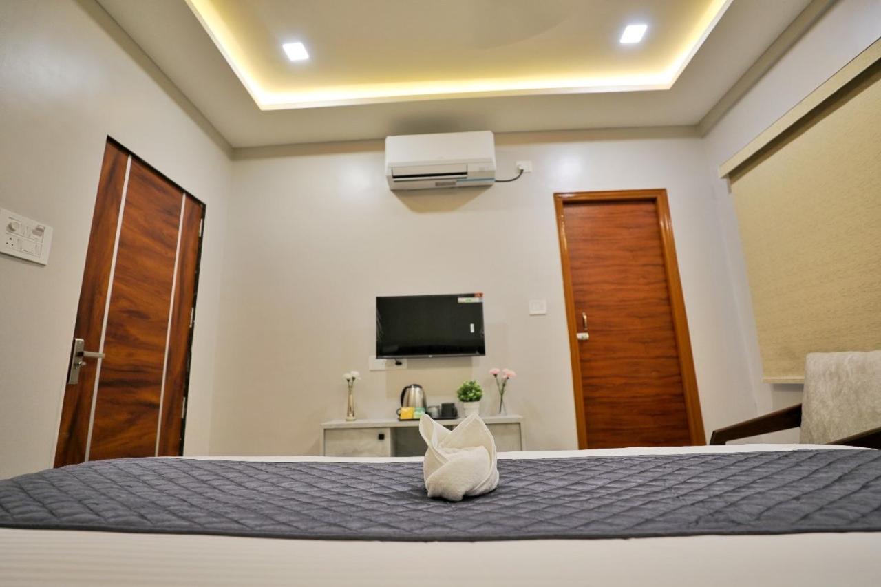 Hotel Ceasta, Beside Us Consulate Hyderabad, Gachibowli Gundipet Exteriör bild