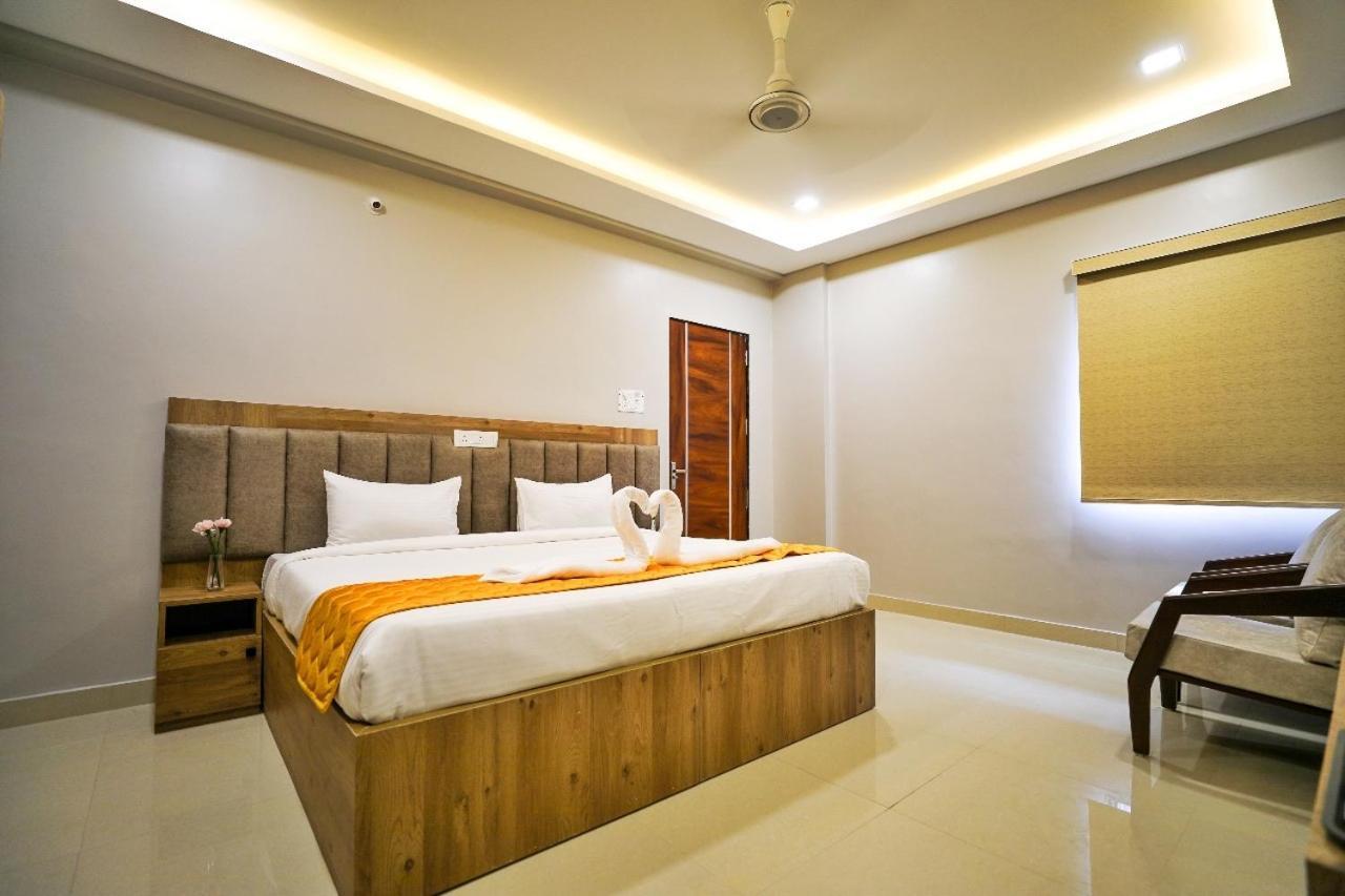 Hotel Ceasta, Beside Us Consulate Hyderabad, Gachibowli Gundipet Exteriör bild