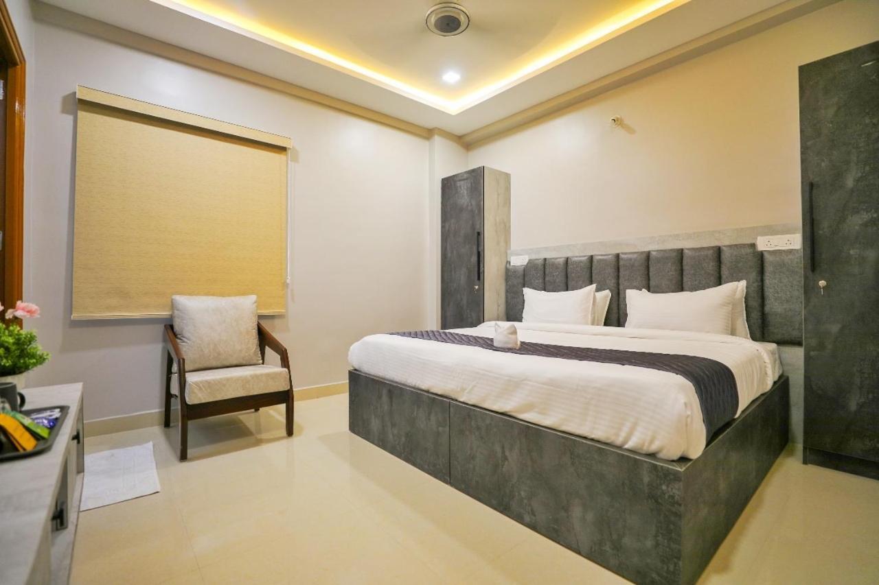 Hotel Ceasta, Beside Us Consulate Hyderabad, Gachibowli Gundipet Exteriör bild