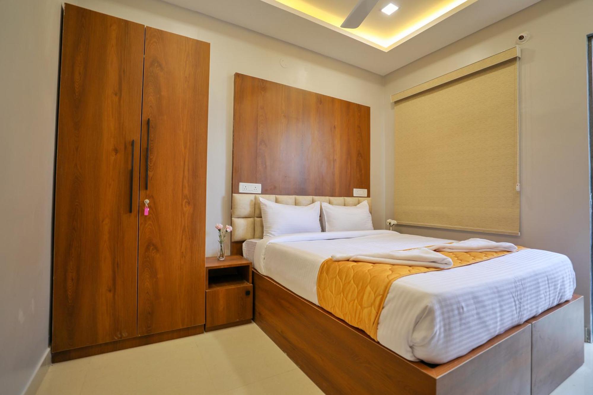 Hotel Ceasta, Beside Us Consulate Hyderabad, Gachibowli Gundipet Exteriör bild